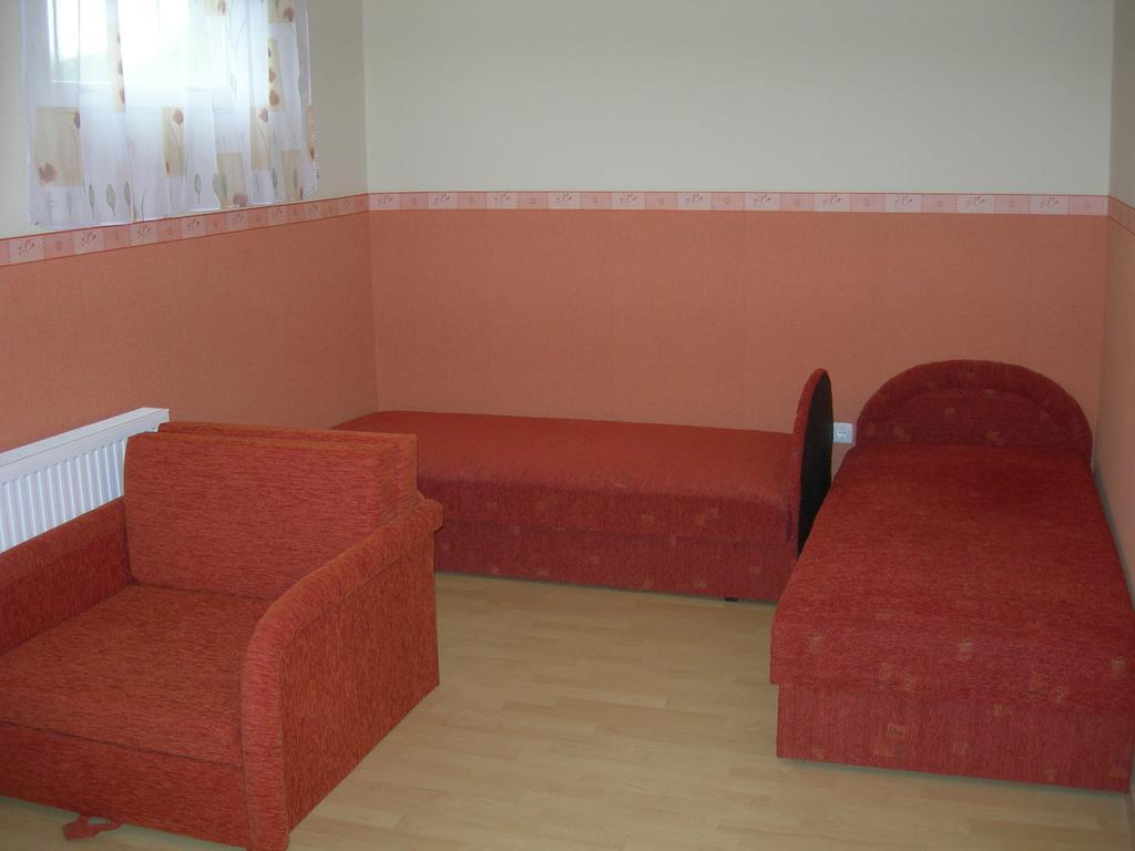 Radek Vendeghaz Es Apartman Halaszi Ngoại thất bức ảnh
