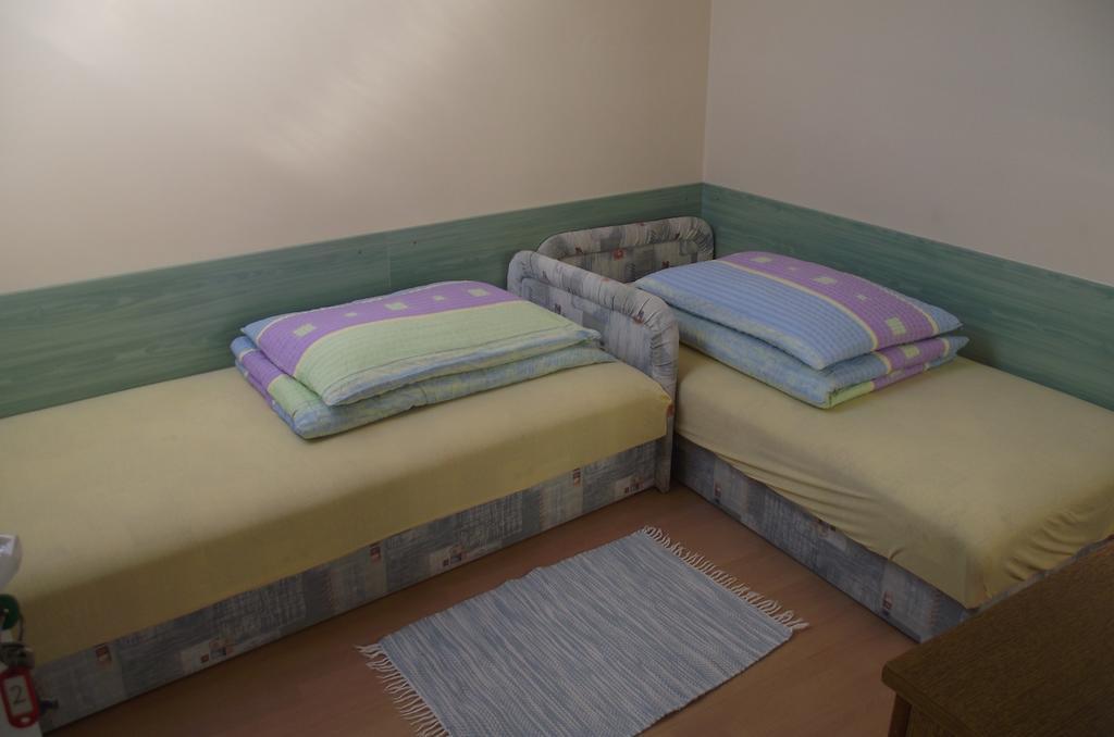 Radek Vendeghaz Es Apartman Halaszi Ngoại thất bức ảnh